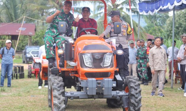 Lampung Barat Lakukan Langkah Strategis Menuju Swasembada Pangan: Bupati Parosil Serahkan Alsintan Untuk Petani