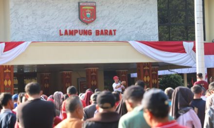 Gelar Senam Bersama, Parosil Ajak ASN Jadi Teladan Semarak HUT RI